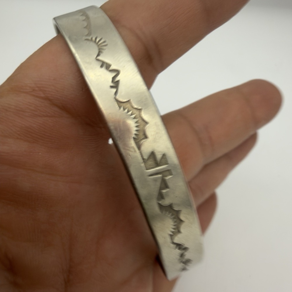 Vintage Native American Navajo HAND STAMPED silver Bracelet 7.25 in